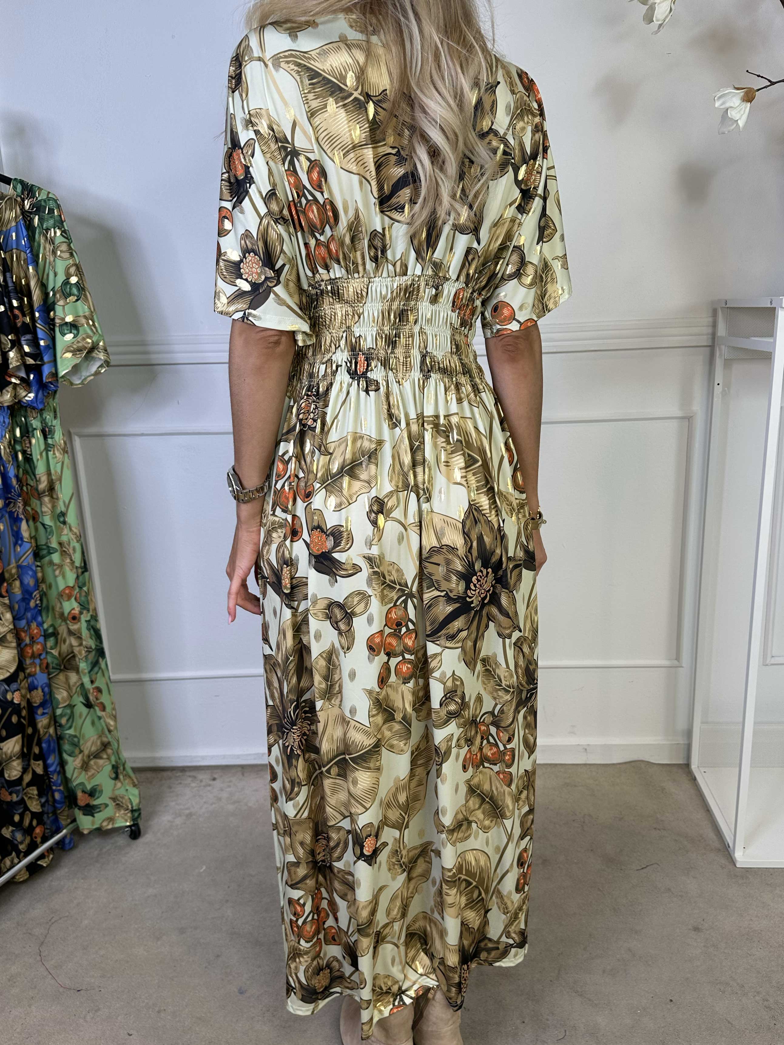 Pams Berry - Lång elastisk klänning med smockad midja